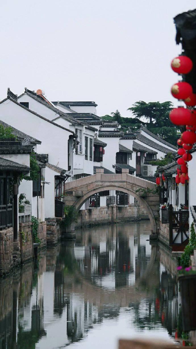 画蛇添足有趣的成语故事，两个实际例子敲打我们注意不要“添足”